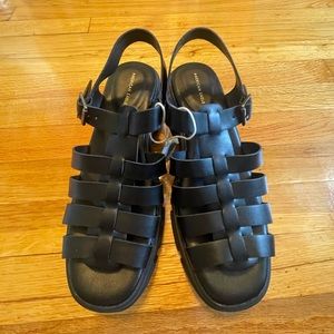 BNWT AE platform fisherman sandal